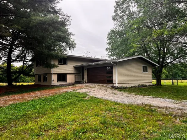 375 Lakeview Dr, Shattuc, IL 62231