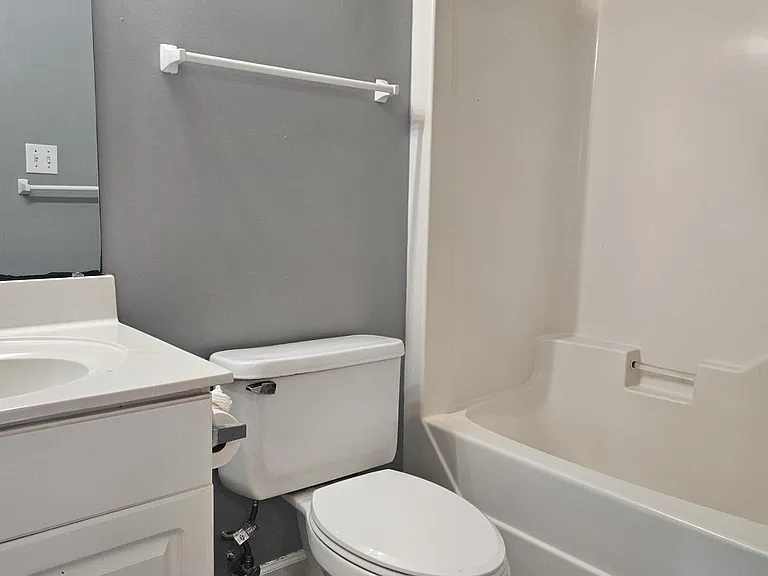 118 Avondale Ave #B — Photo 9