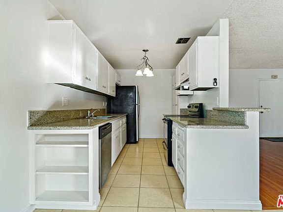3rd image of 5349 Newcastle Ave APT 23