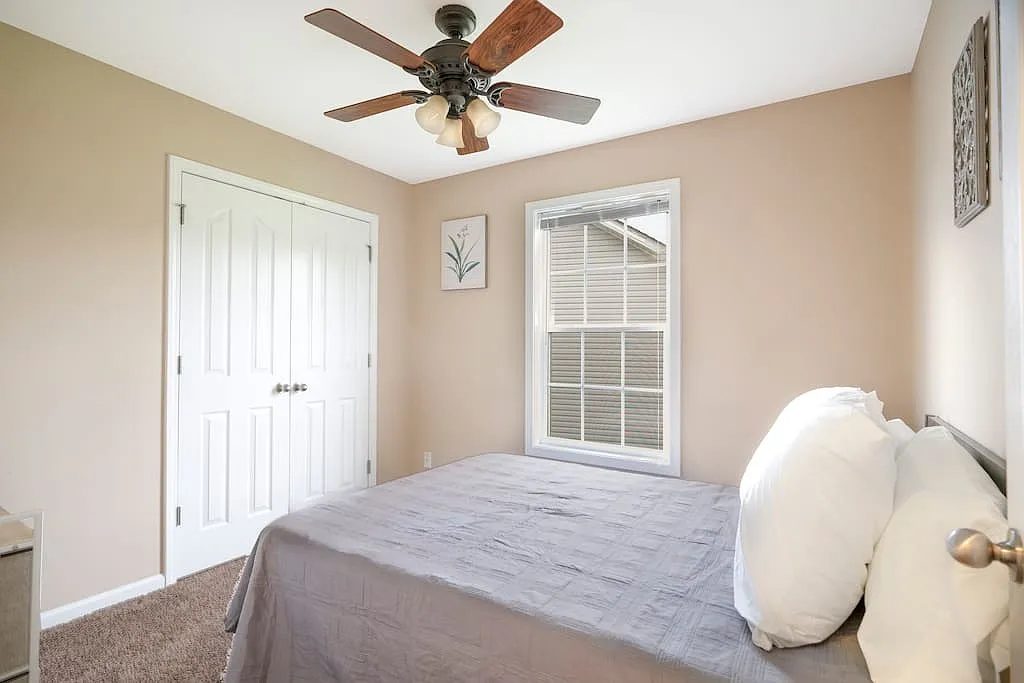 3 bed, $2,978 — Photo 2
