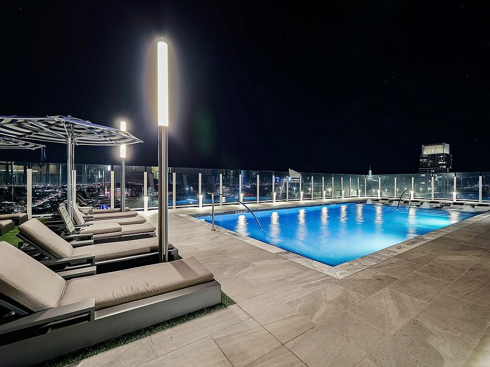 Rooftop Resort-Style Pool