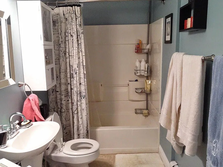 423 E 3rd St #2 — Photo 3