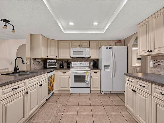3rd image of 13129 FILBERT STREET