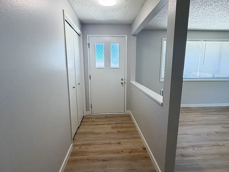 6127 - 6131 Onyx Avenue — Photo 4