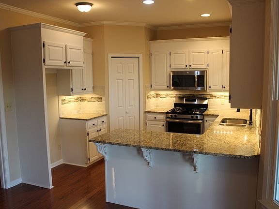 3rd image of 3 Darby Hill Ln