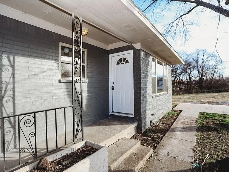 494 N Main St #B — Photo 2