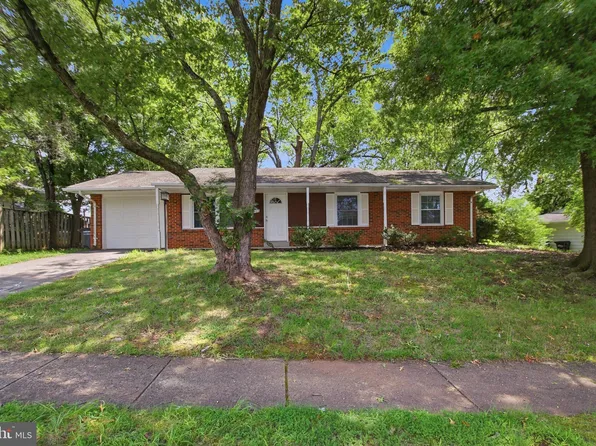 1402 N Amelia St, Sterling, VA 20164