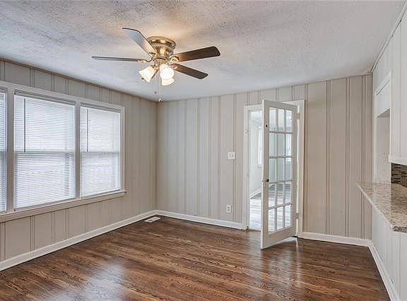3rd image of 30 E Pocahontas Ln
