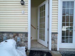 157 W Main St APT 4, Niantic, CT 06357