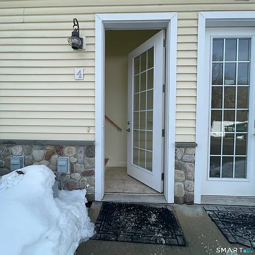 157 W Main St #4 Photo 1