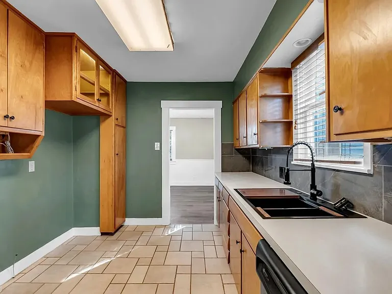 202 E 19th Ave — Photo 14
