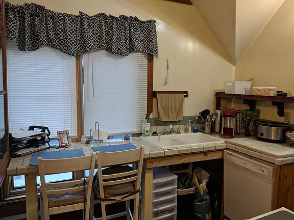 5th image of 198 Charles Ave APT B