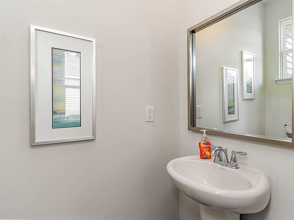 4th image of 871 Buttonwood Dr.