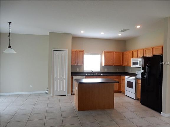 5th image of 221 Clydesdale Cir