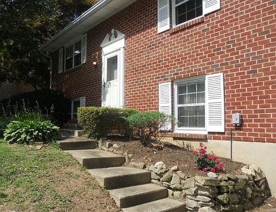 3rd image of 902 Bernadette Dr