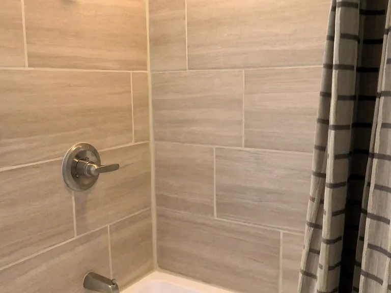 722 E Maple St — Photo 12