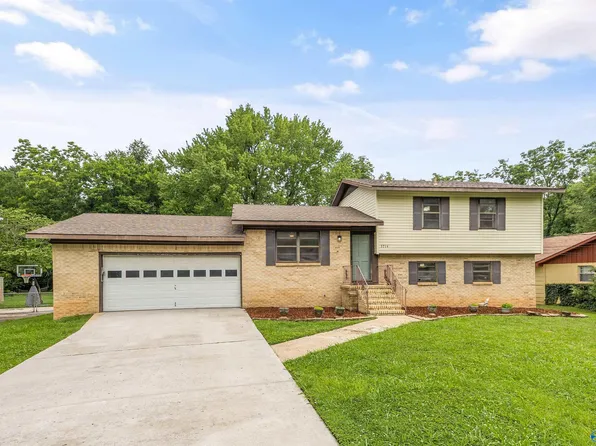 3714 Pecan Grove Dr NW, Huntsville, AL 35810