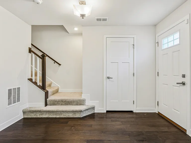 8015 Spring Arbor Dr — Photo 29