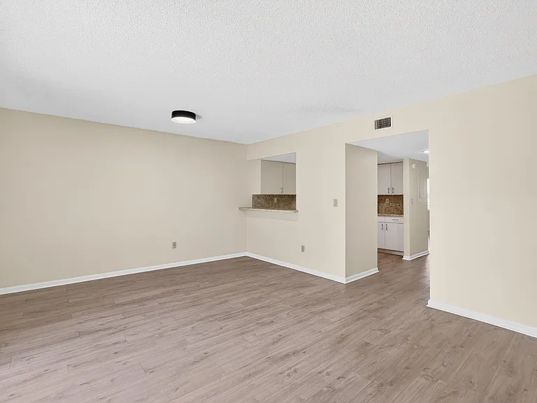 321 Gulfstream Rd — Photo 6