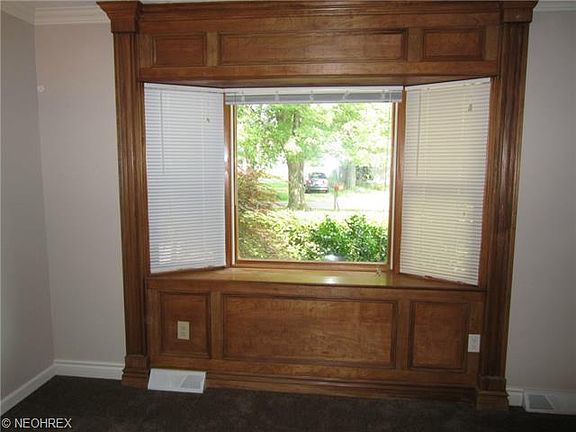 3rd image of 668 Hollywood Ave