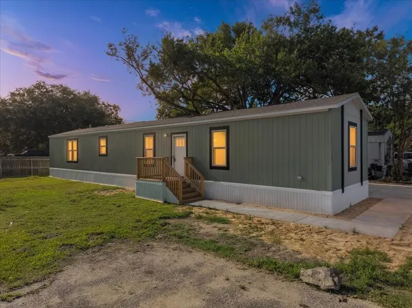 108 Amigo Ln, Dickinson, TX 77539