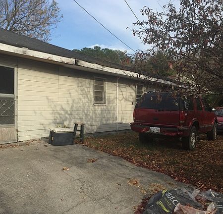 3rd image of 1723 6th St NE