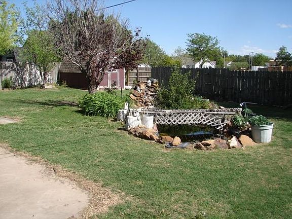 3rd image of 1120 N Holly Dr