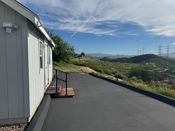 3rd image of 529 Calle De La Sierra