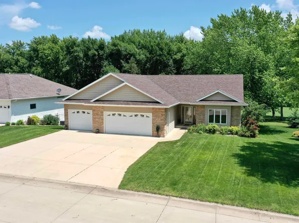 968 Emerald Pines Dr, Arnolds Park, IA 51331