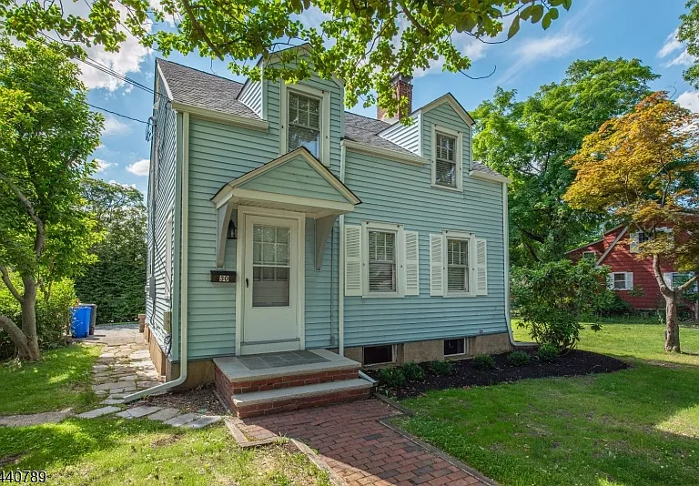 30 Stiles Ave — Photo 1
