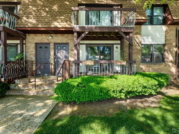1003 N Oaks Blvd, North Brunswick, NJ 08902