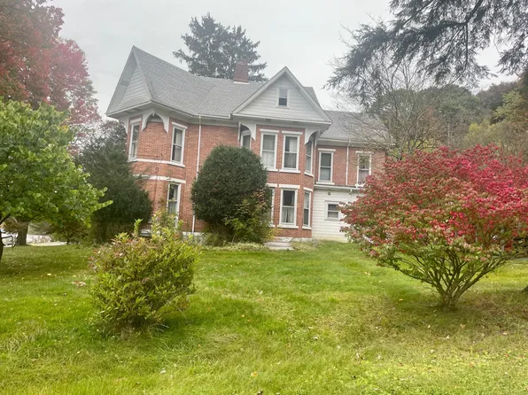 370 S 10th St, Reynoldsville, PA 15851