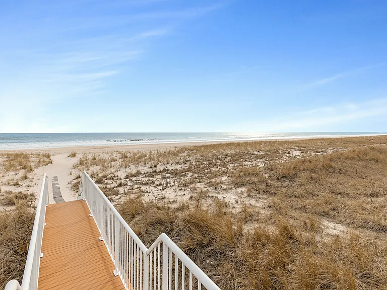 915 Dune Rd — Photo 5