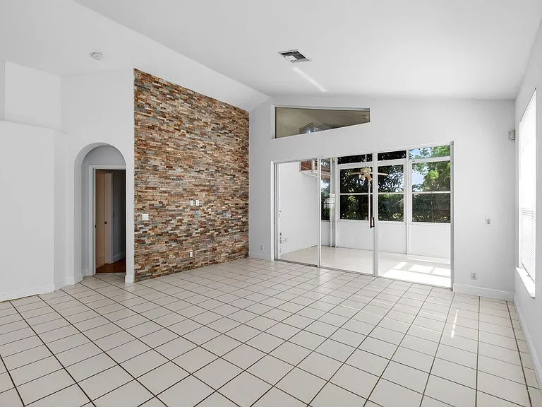 5225 Brookview Dr — Photo 42