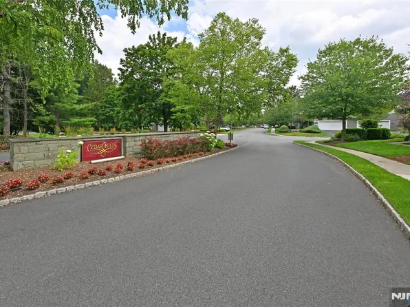 197 Brewster Rd, Wyckoff, NJ 07481