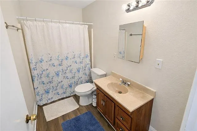 697 Martin Ln — Photo 8