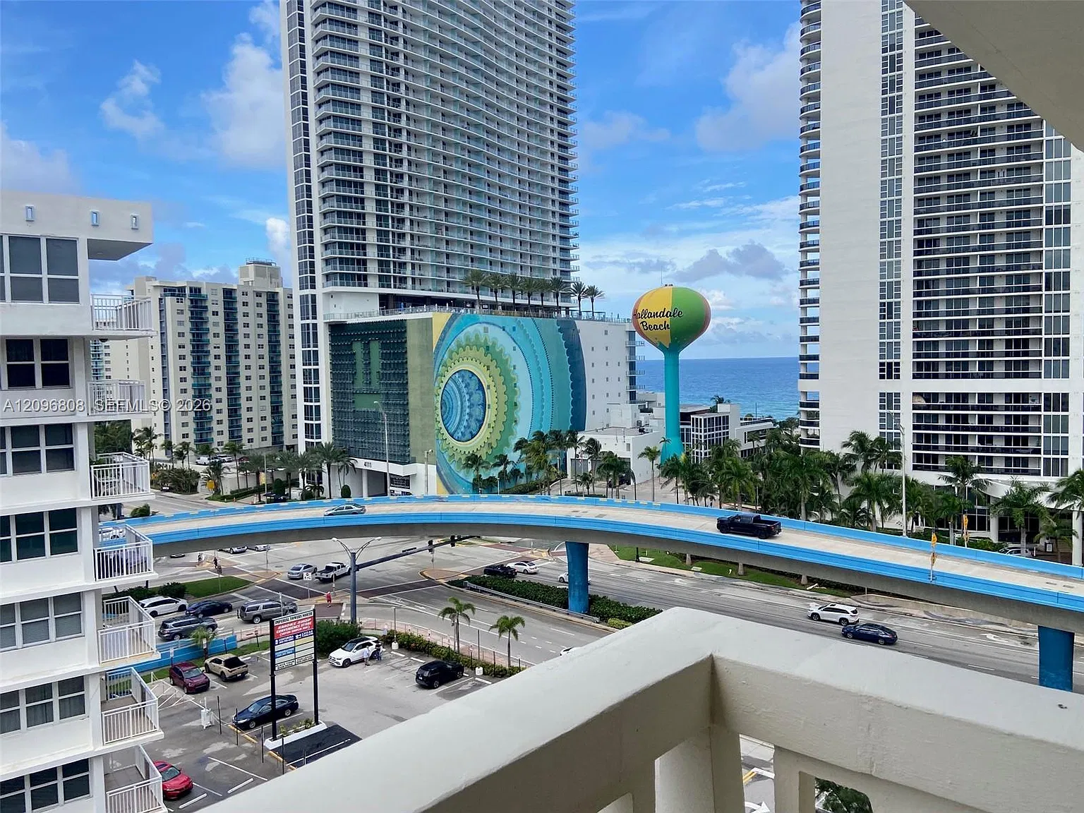 Imperial Towers Condo — Photo 2