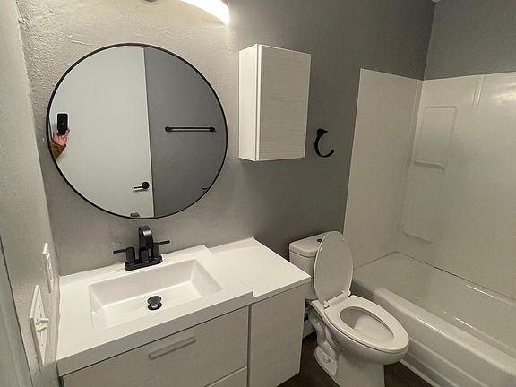 5th image of 3141 Northwood Ave APT 10