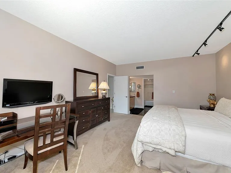 1111 N Gulfstream Ave #1A — Photo 11