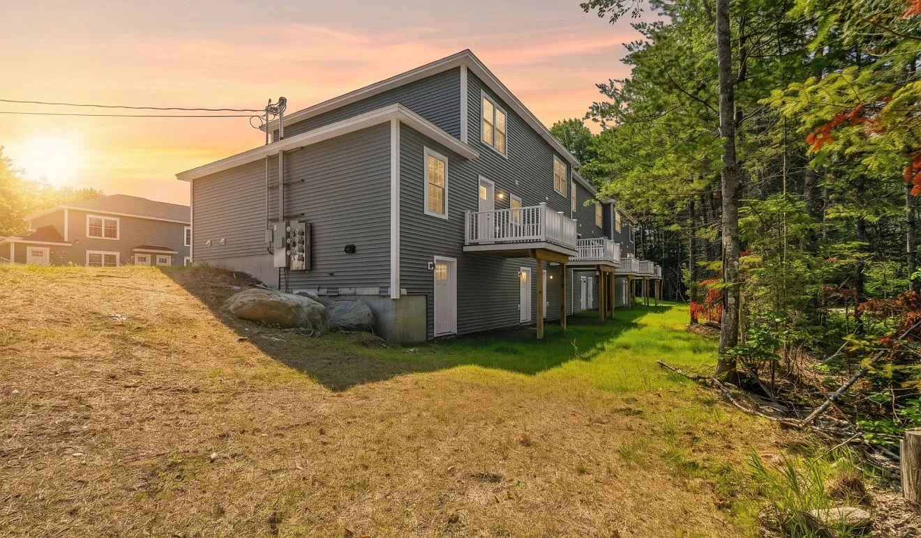 3 bed, 1.5 bath, 1080 sqft, $2,100 — Photo 2