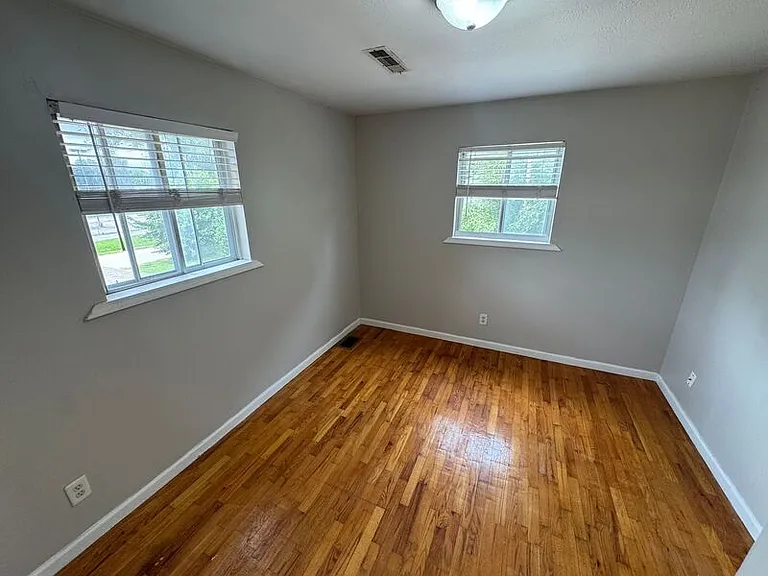 2929 E University St #5 — Photo 9