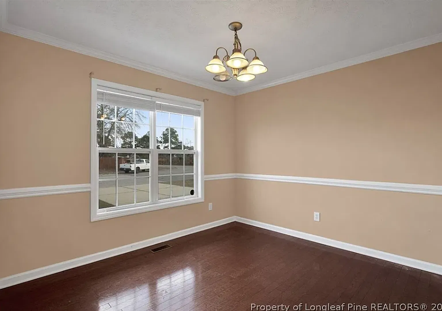 3 bedrooms, 2 full baths, 2 half bath Home! Work studio! Close to Fort Bragg and Shopping! — Photo 3