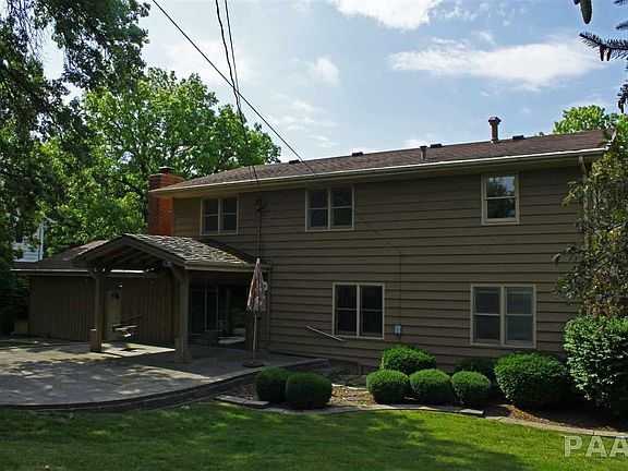 3rd image of 1009 W Burnside Dr