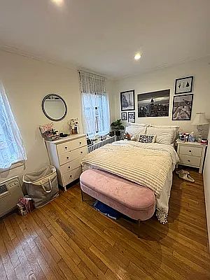 3rd image of 217 E 59th St APT 2R