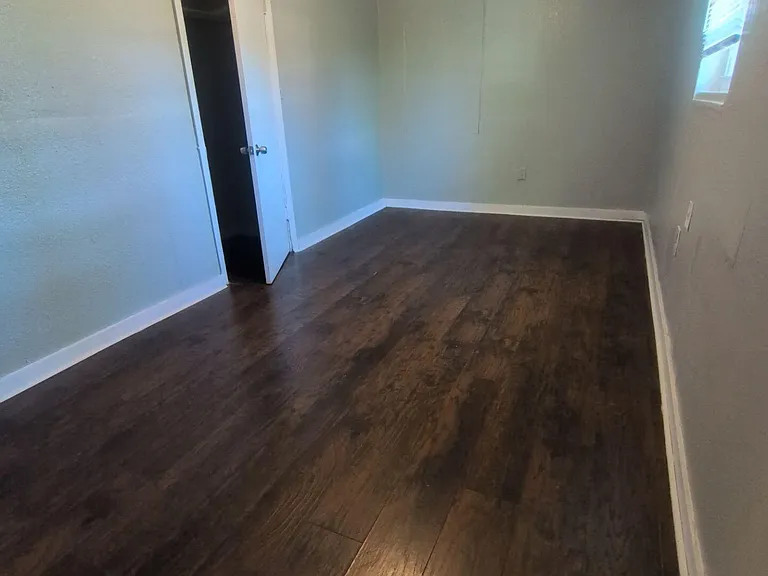 2092 Benedict Rd — Photo 5