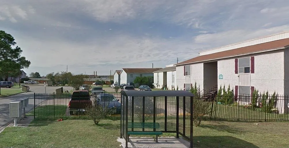 2 bed, 3156 sqft, $1,000 — Photo 1