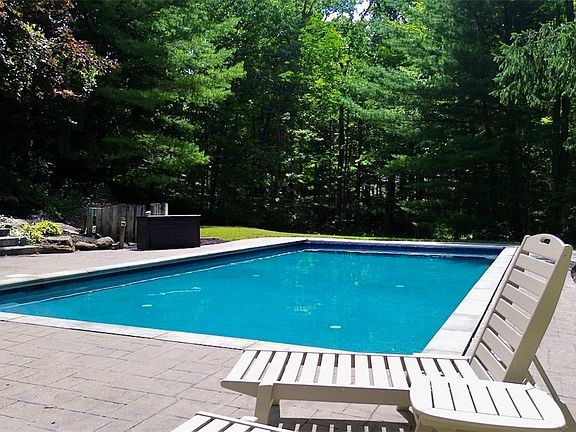 5th image of 9 Pepperwood Ln