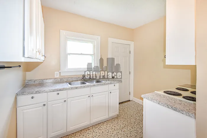 728 E 34th St — Photo 13
