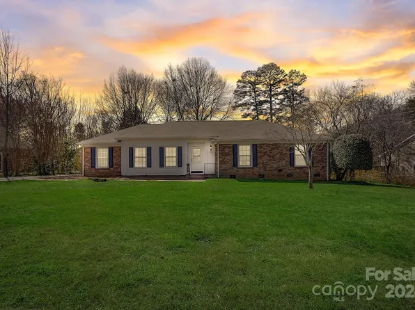 439 Leafsmoke Dr, Gastonia, NC 28054