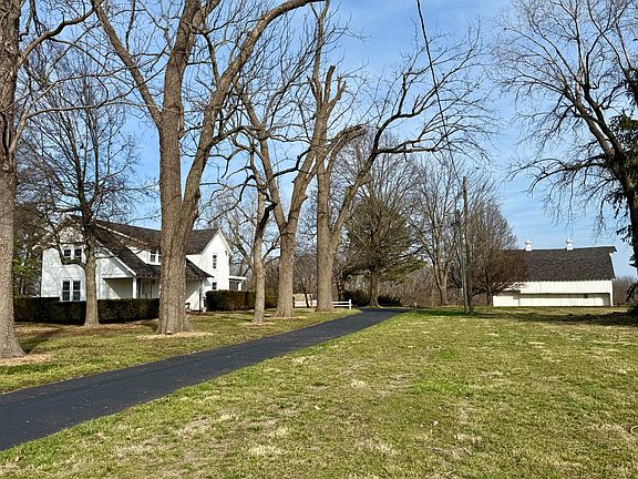 2nd image of 2202 S Farm Road 107